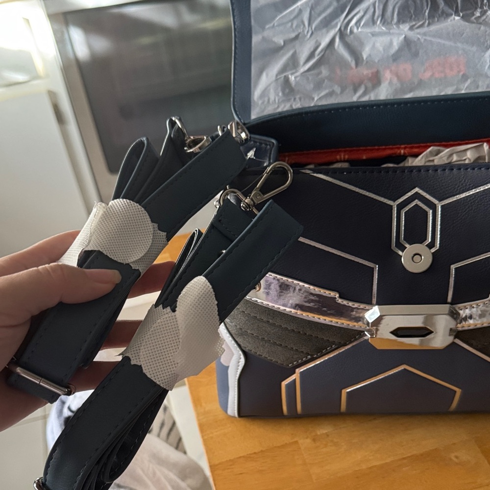 Her Universe Ahsoka Tano Crossbody and Mini Backpack - Picture 9 of 15